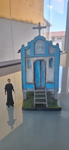 Igreja em Resina Plástica - Artesanal