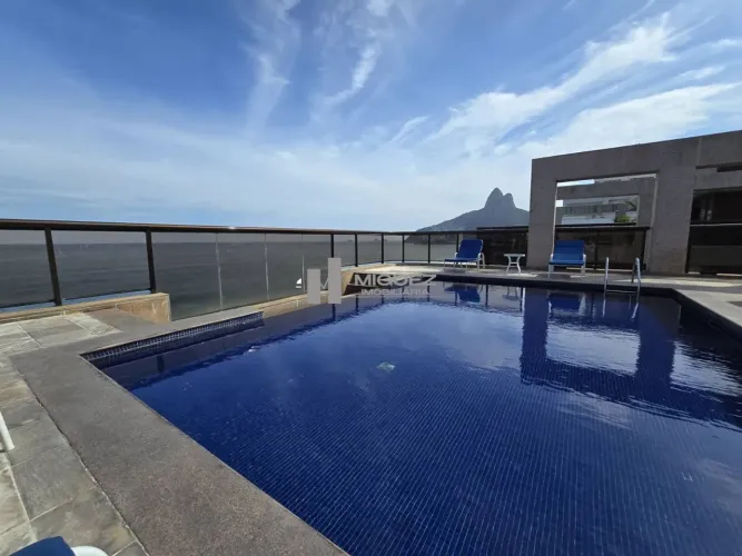 Flat à venda, Ipanema, Varanda vista mar, sala, 2 quartos sendo 1 suíte, 1 banheiro social