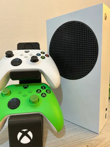 Xbox Series S + 2 Controles
