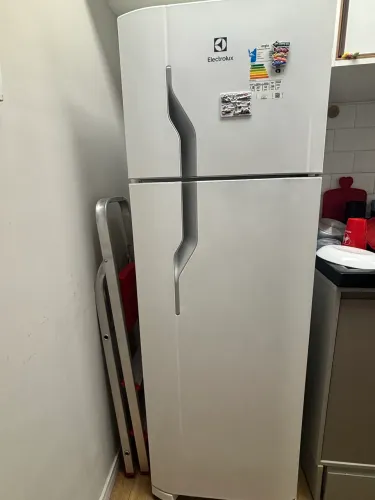 Geladeira Electrolux 260L