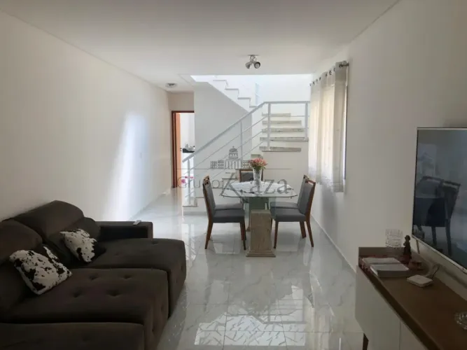 Oportunidade - Casa Sobrado - Jardim das Industrias - 3 Dormitórios - 177m².