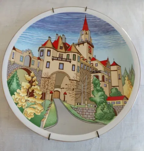Prato faz parte da "Coleção Europa Antiga", lançada em 1986 pela renomada Porcelana Schmid