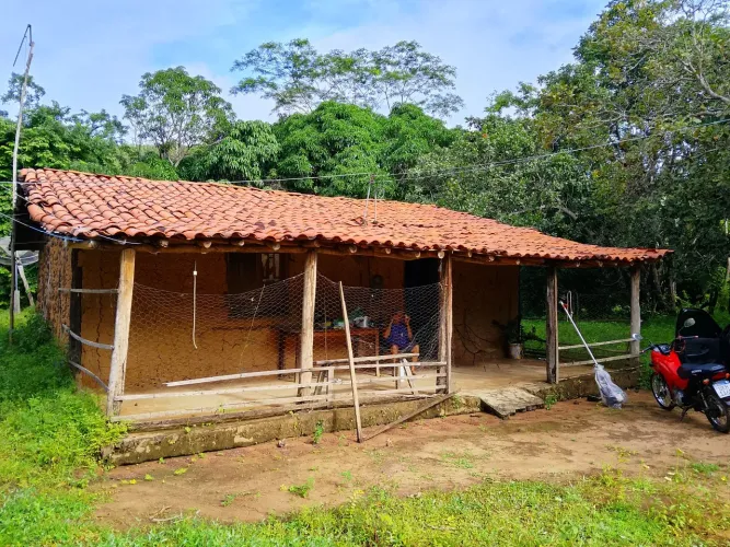 Vende-se terreno no interior de altos 