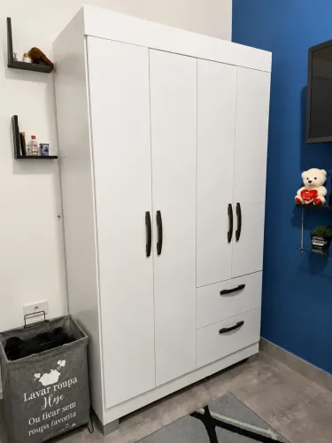Guarda-roupa Branco 4 Portas 2 Gavetas - Bom Estado