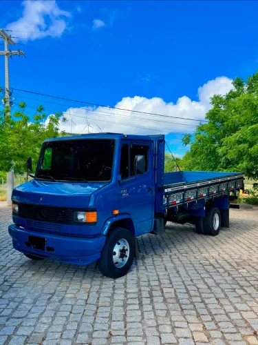 Caminhão 710 Plus carroceria
