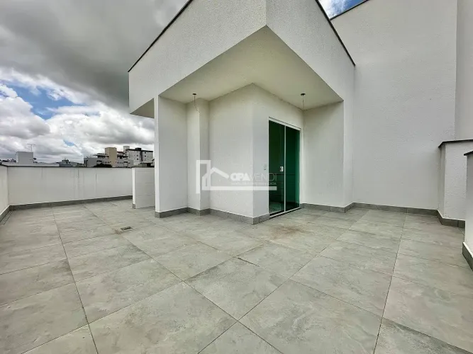 Cobertura à Venda no bairro Planalto, 2 Quartos,1 Suíte, 2 Salas, 2 Vagas, Elevador e Vist