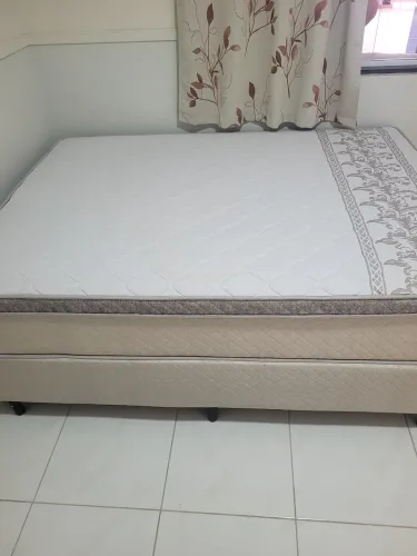 Cama casal com molas ensacadas 