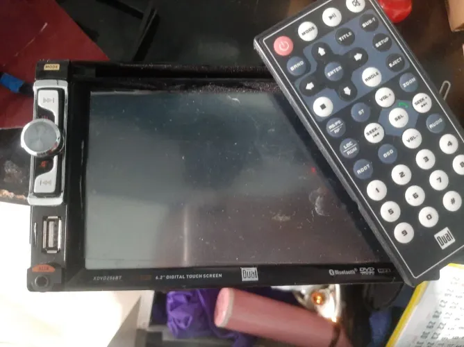 Som automotivo com moldura, tamanho padrão