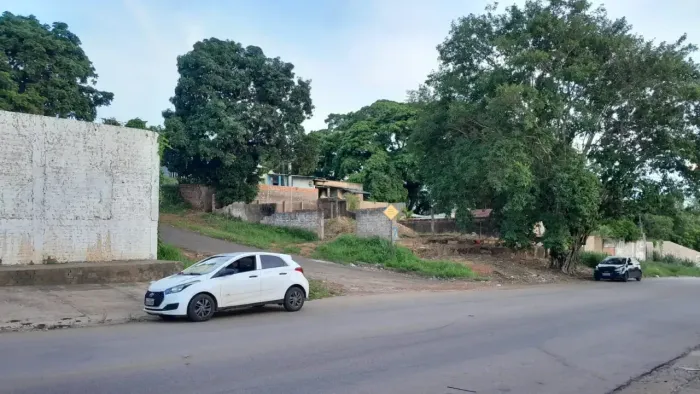 Vendo Terreno av Tenreiro Aranha medindo 336 metros quadrados Bairro Olaria - Porto Velho 