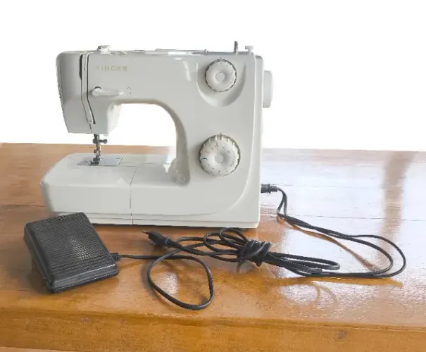 Máquina de Costura Singer Facilita - Robusta, Revisada e Completa