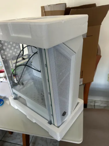 Gabinete gamer com RGB três fans