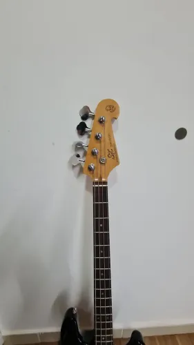 Baixo SX com captador Fender
