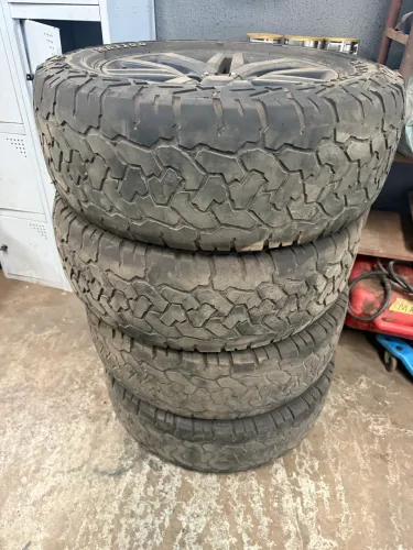 4 Rodas Hilux aro 18 originais Toyota