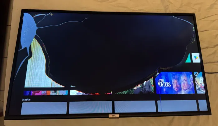 Smart TV Semp TCL de 40 polegadas, modelo 40S6500FS (funcionando e com tela quebrada)