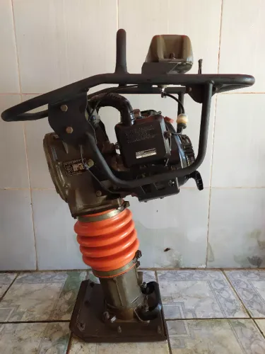 Vendo/Troco Compactador de Solo Sapo Mikasa com Motor Honda 