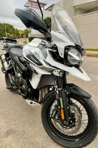 Vende-se Tiger 1200 XCX 2018, particular, em excelente estado.