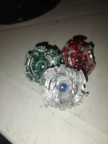 Beyblade Burst( leia a legenda)