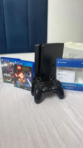 Ps4 PlayStation 4 Slim + 1 Controle DualShock 4 Original + 1 Controle Replica + 2 Jogos