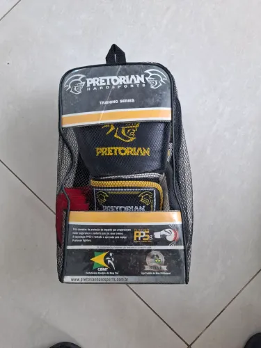 Luva de box com faixas