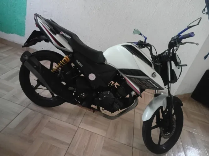 Moto conservada,nada a fazer venha conferir.
