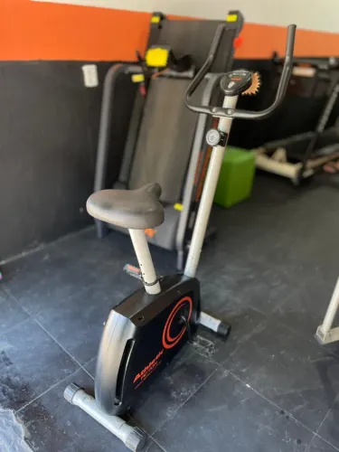 Vende-se bicicleta ergométrica