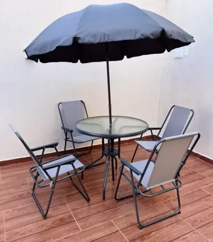 Conjunto mesa com 4 cadeiras