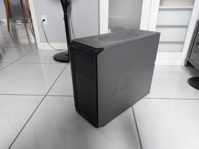Gabinete Corsair com Gravador de DVD e Coolers já Instalados