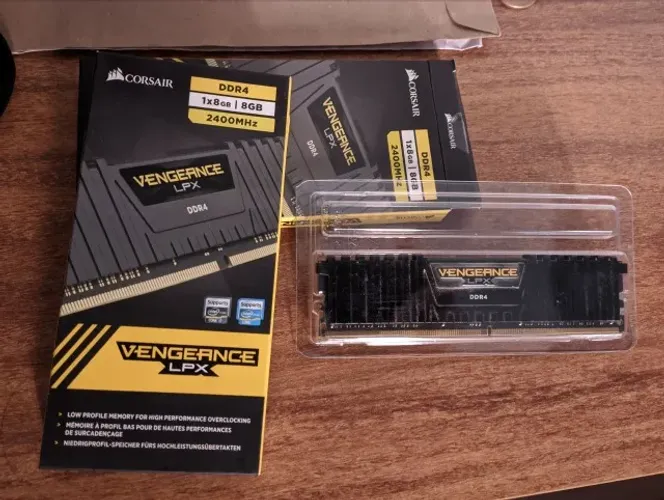 Memória Corsair Vengeance DDR4 8GB 2400Mhz