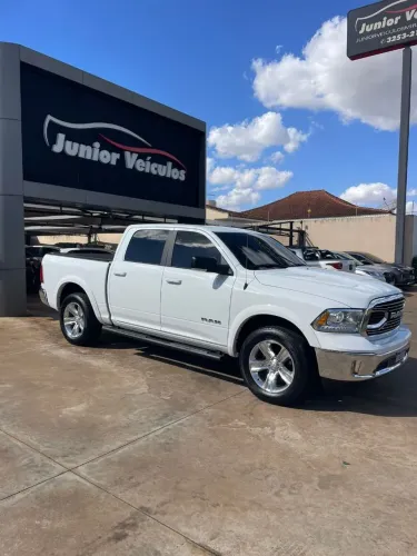 Ram Classic Laramie 5.7 V8 16V Gasolina 4X4 Aut. 2023