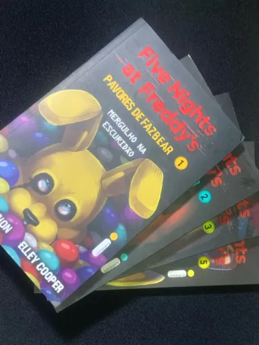 Five Nights At Freddy?s: Pavores da Fazbear - Volume 1, 2, 3 e 5