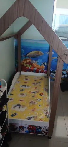 Cama infantil formato casa colchão zero nunca foi usado no plástico