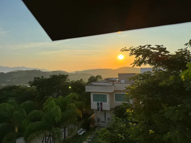 Alugo casa alto padrão cond vivendas da praça