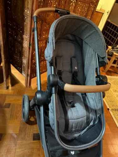 Carrinho de bebê e bebê conforto MAXI COSI