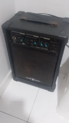 Vendo uma caixa de som