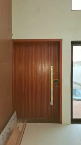 Porta Ripada de Madeira