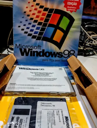 Windows 98 Na Caixa. Relíquia.