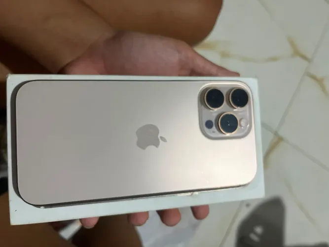 iPhone 16 Pro Max 256GB | 100% Bateria | Sem Marcas | Excelente Estado
