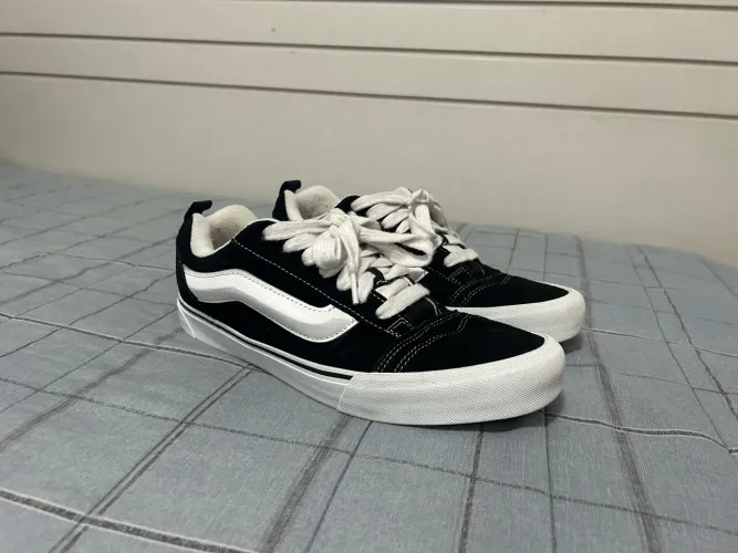 Vans Old Skool Black/White (preto e branco).