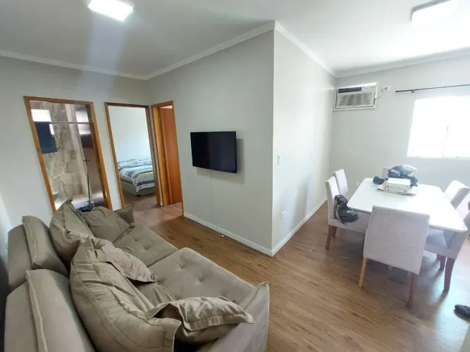 Casa com 02 quartos na Cursino