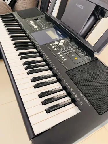 Teclado Yamaha PSR E333 (Excelente P/ IGREJA)