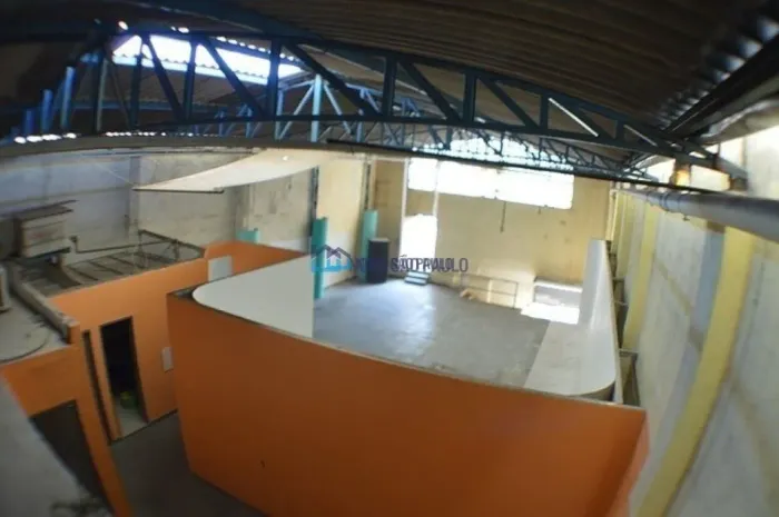 Casa Térrea e Galpão de 200m² nos fundos