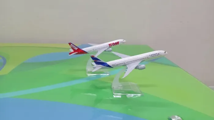 AVIÕES MINIATURA - DUPLA, TAM e LATAM 15cm - NOVOS - COLECIONE