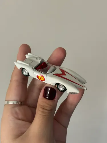 Mach 5 da série Speed Racer, fabricada pela Johnny Lightning na escala 1:64