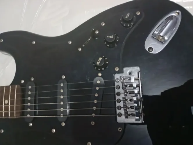 Guitarra nunca usada 350,00