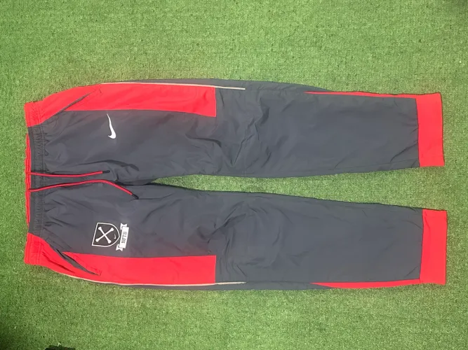 Calça da Nike grossa G trazida do Japão. 