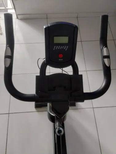 BICICLETA ERGOMÉTRICA SPINNING COM RODA DE INERCIA DE 13KG