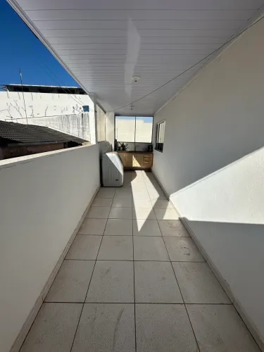 PARTICULAR: ALUGA apto de 2 quartos no VARJAO. Novo - moderno.