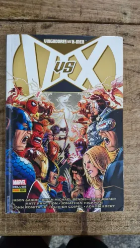 Hq vingadores vs x men