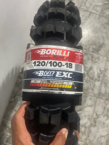 Vendo pneu de moto para trilha