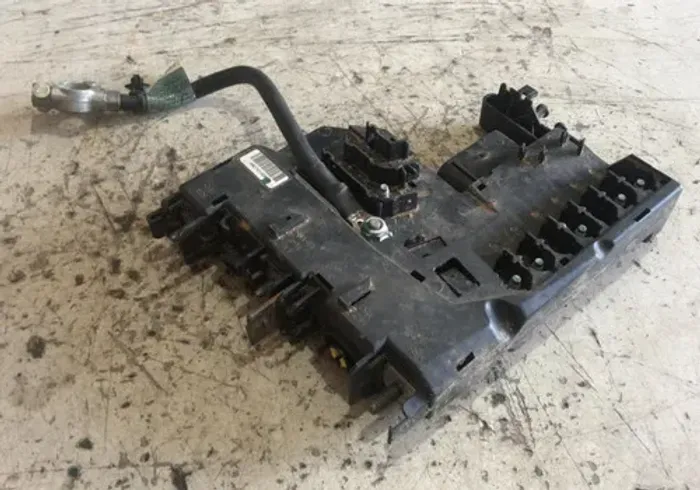 Módulo Cabo Positivo Mercedes C180 C200 2010 / 13725343